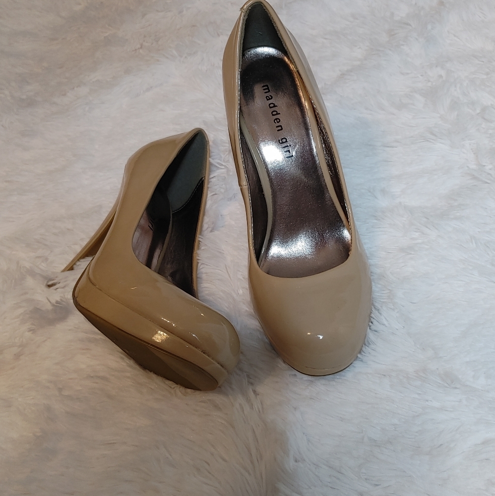 Madden Girl nude patent leather pumps